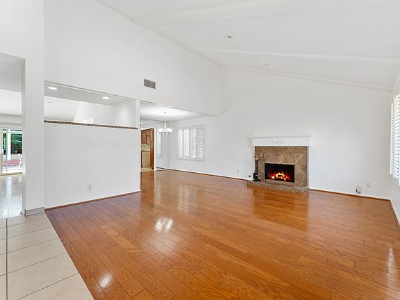 4th image of 774 Pamela Wood St