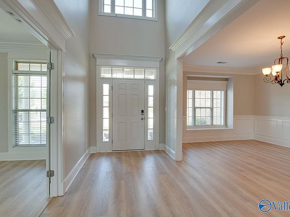 3rd image of 4700 Old Oak Ct