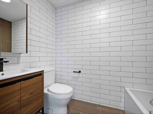 1111 Foster Avenue image 13 of 21