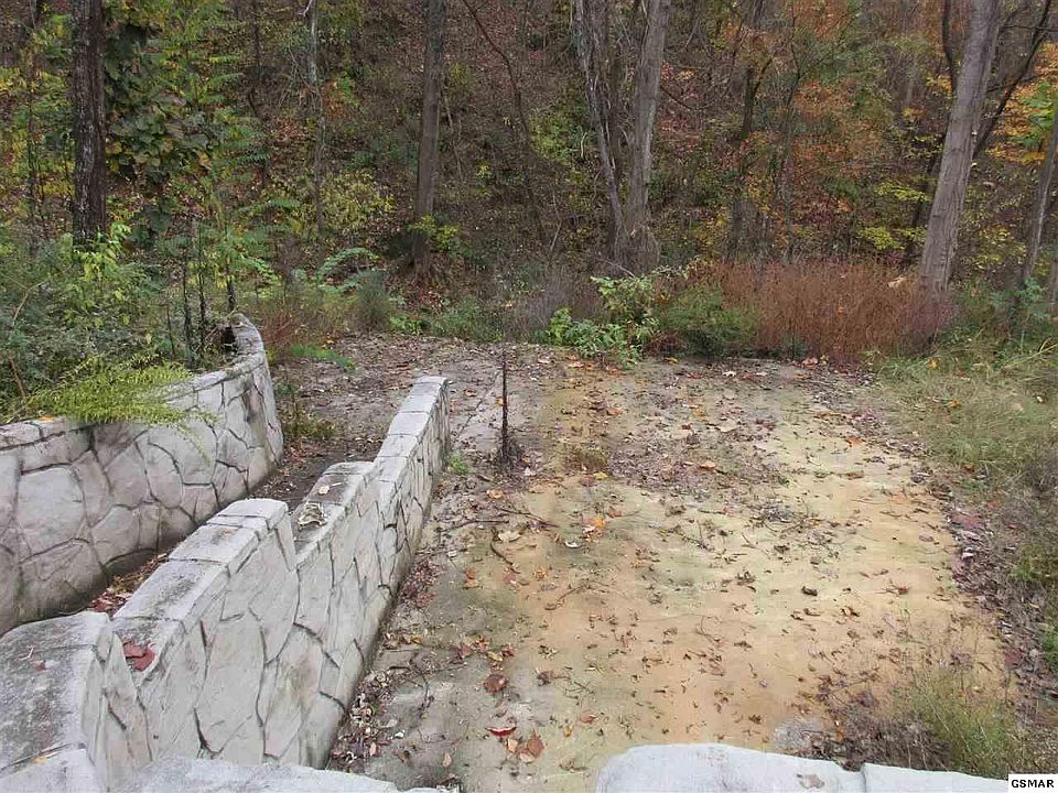 2nd image of 458 Troy Dr