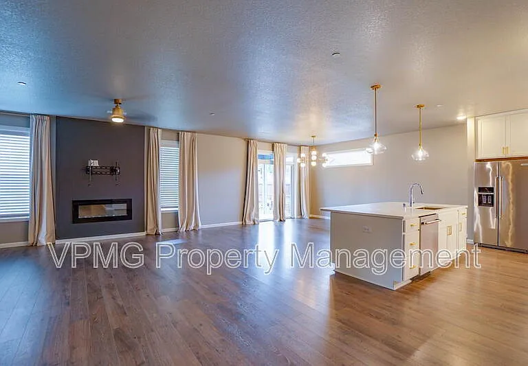 604 NW 25th Way — Photo 15