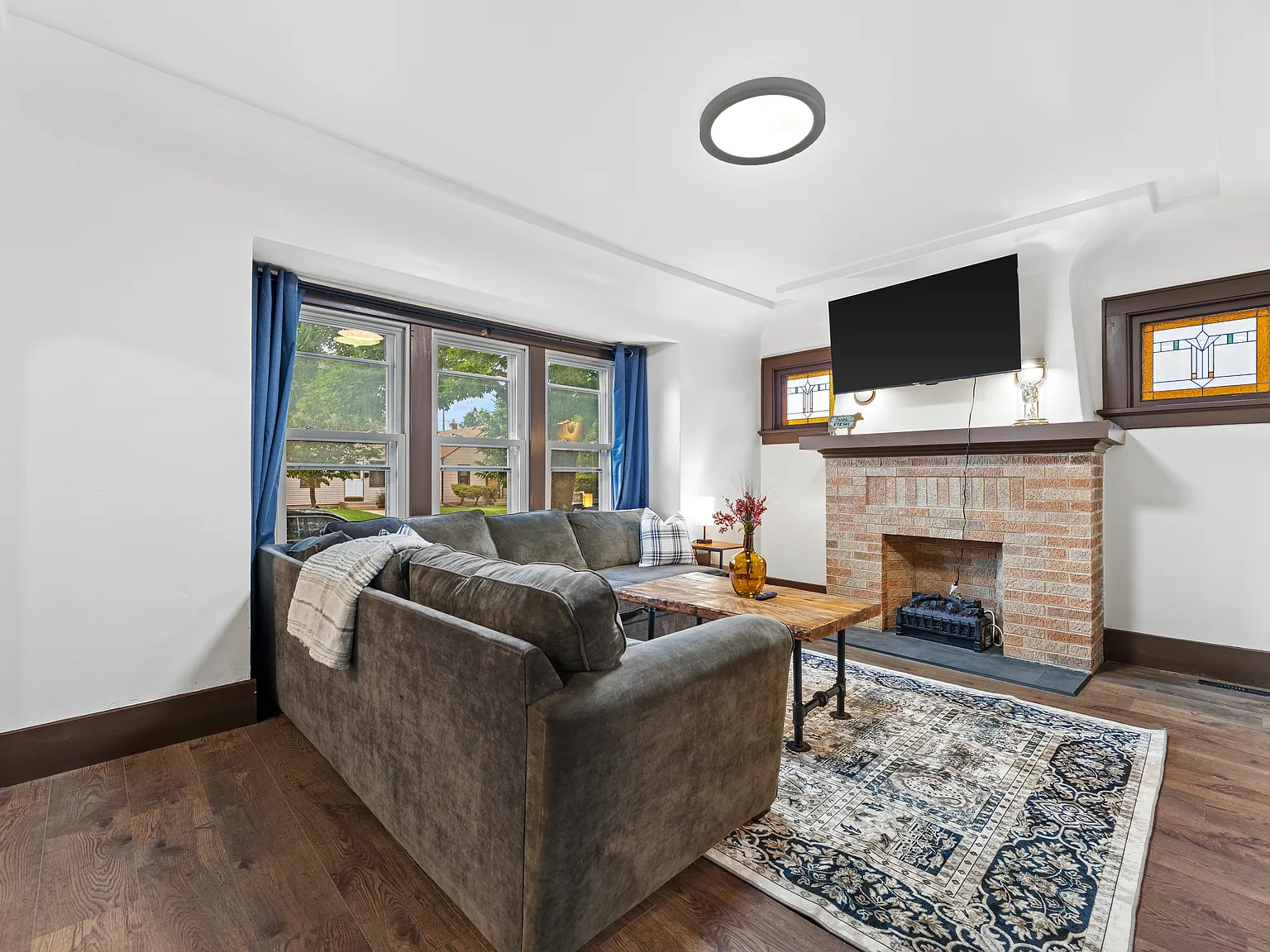 4 bed, 2000 sqft, $4,000 — Photo 4