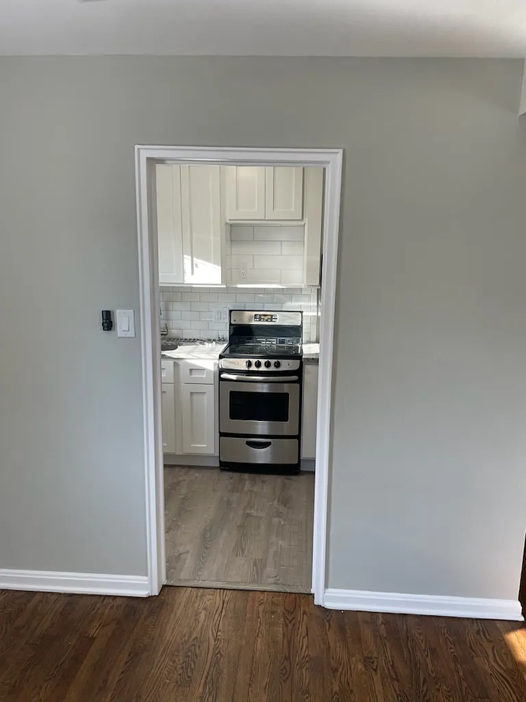 1171 Virginia Ave — Photo 3