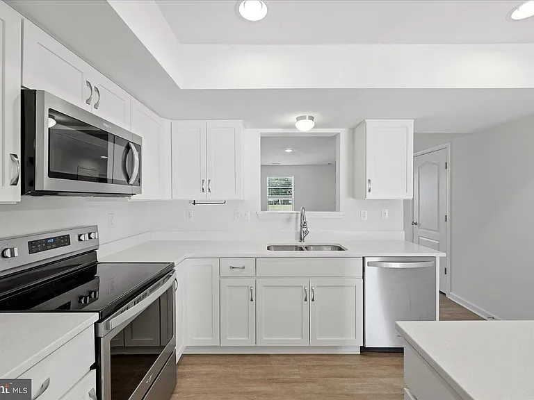 658 Thumper Dr — Photo 10