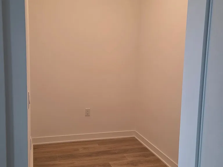 1185 Dupont St #808 — Photo 11