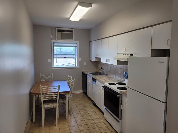 3rd image of 2551 S 17th St #3