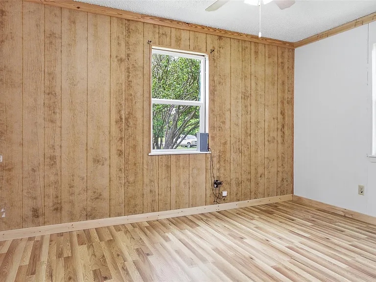 901 SW 10th St — Photo 17