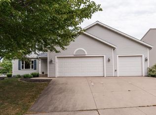 4457 Surrey Ln NW, Rochester, MN 55901