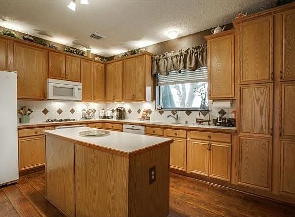 4th image of 9020 McMullen Dr