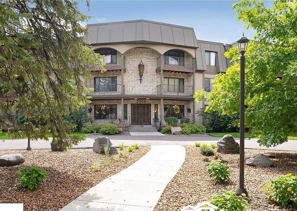 2200 Nevada Ave S #220