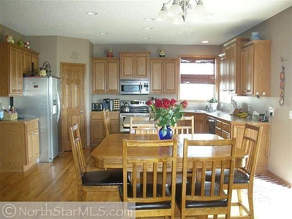 3rd image of 1116 12th St SE