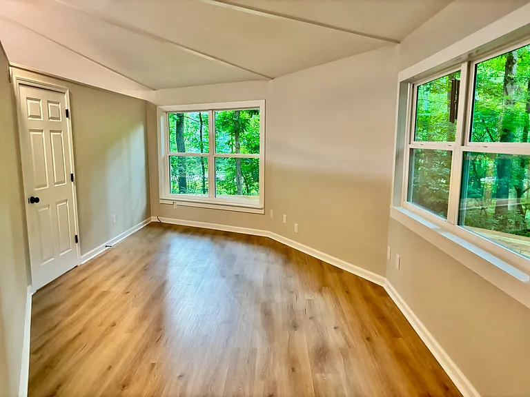 15890 Westbrook Rd — Photo 5