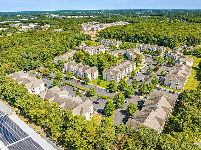 new-hampshire-commons-exteriors-and-amenities-15