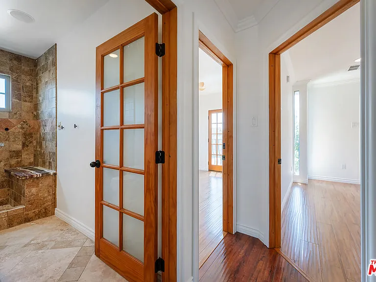 1652 Talmadge St — Photo 16