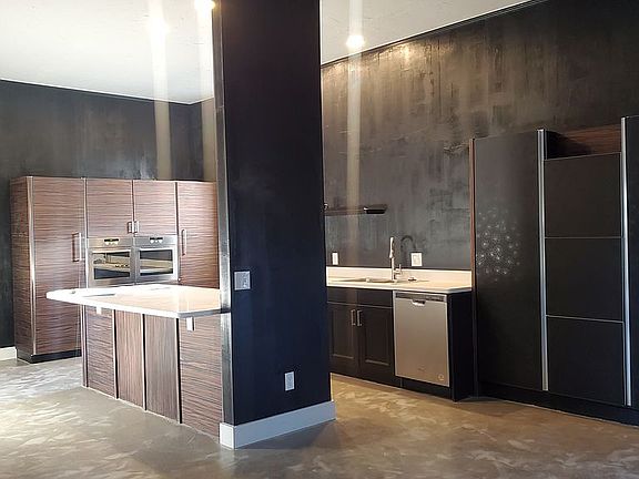 5th image of 300 Warren St