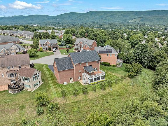5th image of 2120 River Oaks Dr