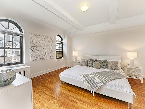 3rd image of 245 E 72nd St APT 19C