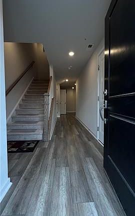 5th image of 7509 Clayton Ave