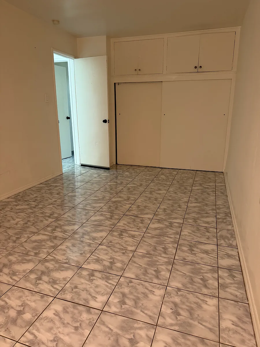 Building Photo - 1427 Gardenia Ave #B