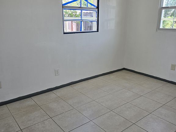 3rd image of 4518 W Knollwood St