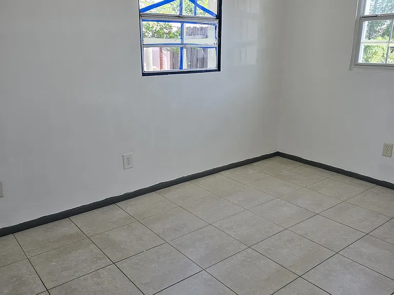 4518 W Knollwood St — Photo 3