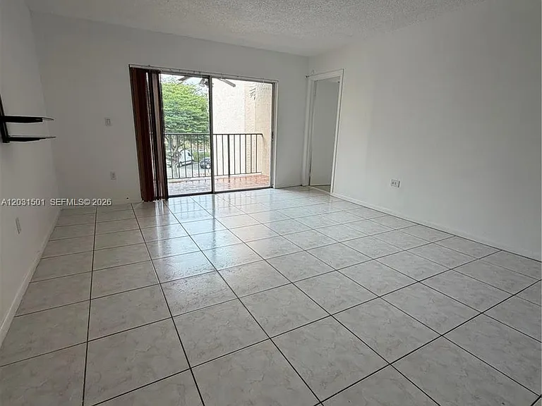 13701 Kendale Lakes Cir #B-308 — Photo 4