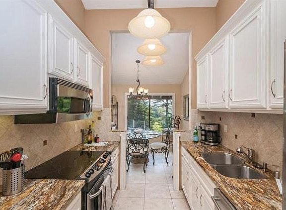 Granite counters and stainless appliances...