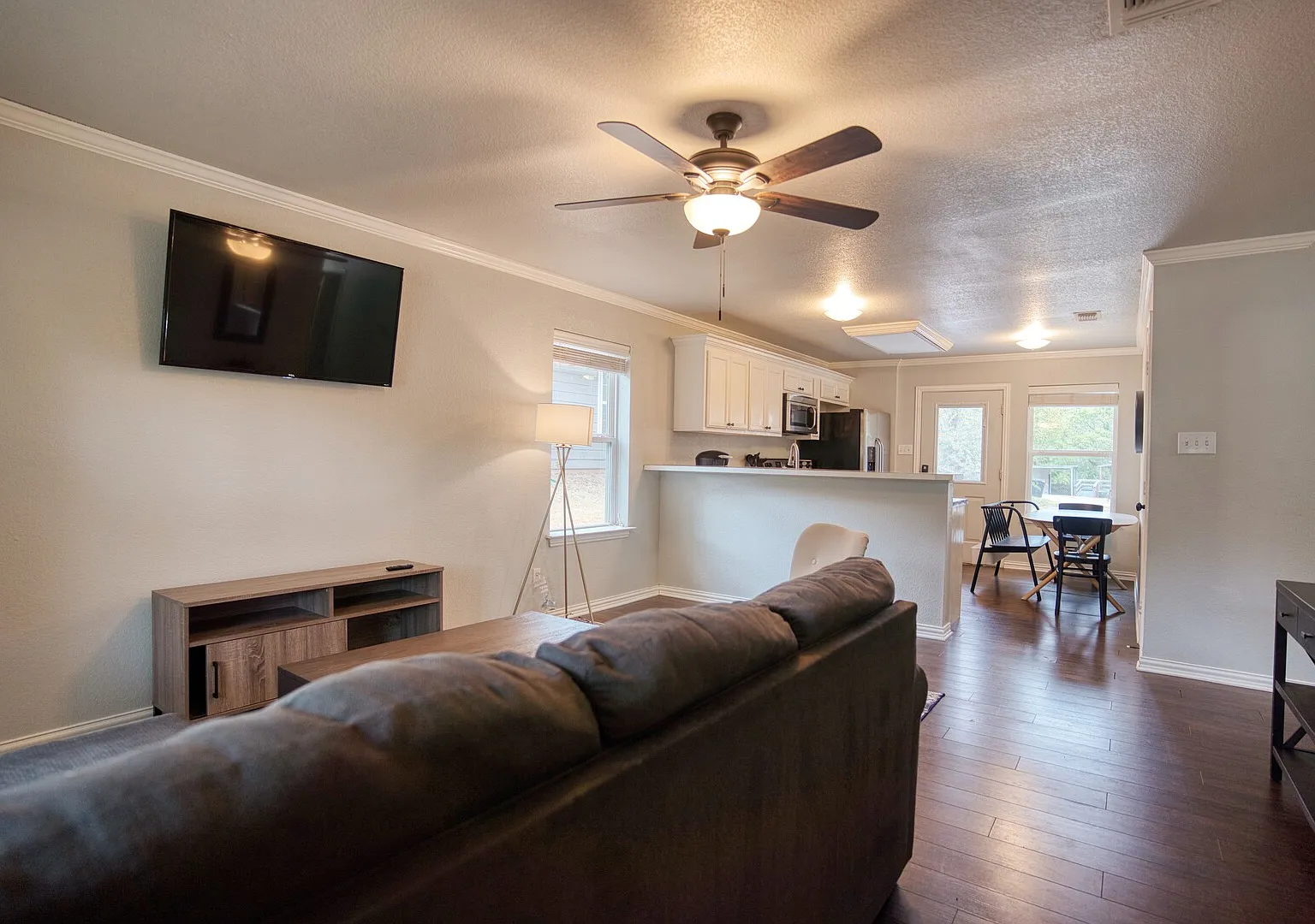 Private Denison house- 3BR/2B- pets welcome - utilities included - Clo — Photo 2