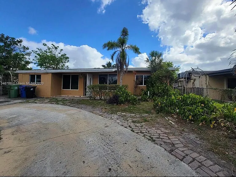 2070 NW 28th Ter — Photo 1