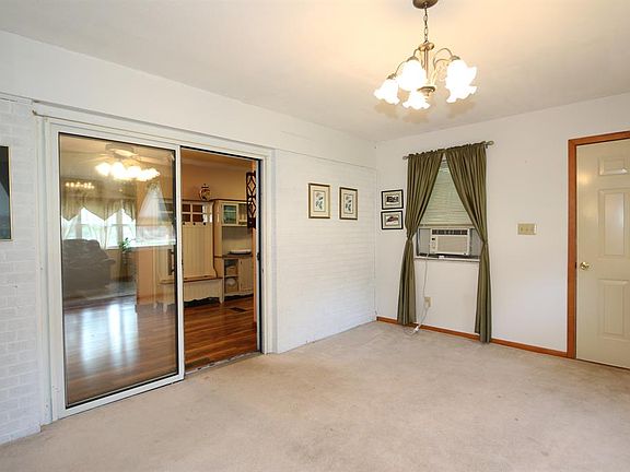 5th image of 2700 Meadow Park Dr