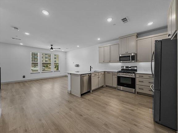 5th image of 4512 Tripp St