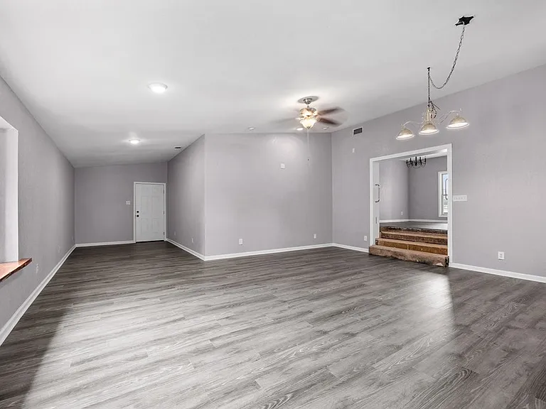 123 FM 480 — Photo 12