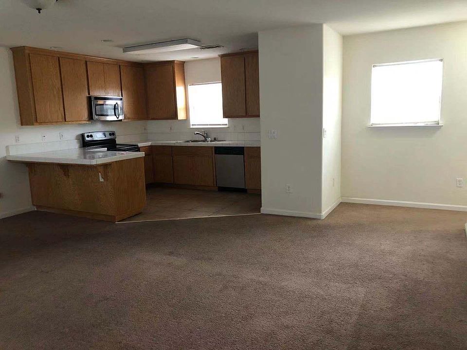 1st image of 1655 Court Dr #2