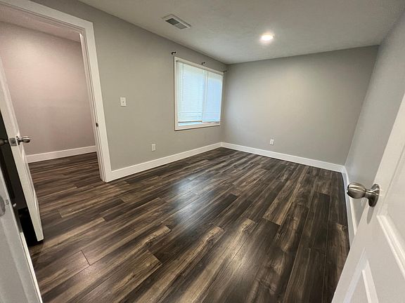 4th image of 3883 Bushey Ave
