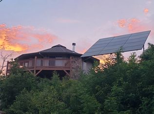 916 W Cedar Ln, Gatlinburg, TN 37738