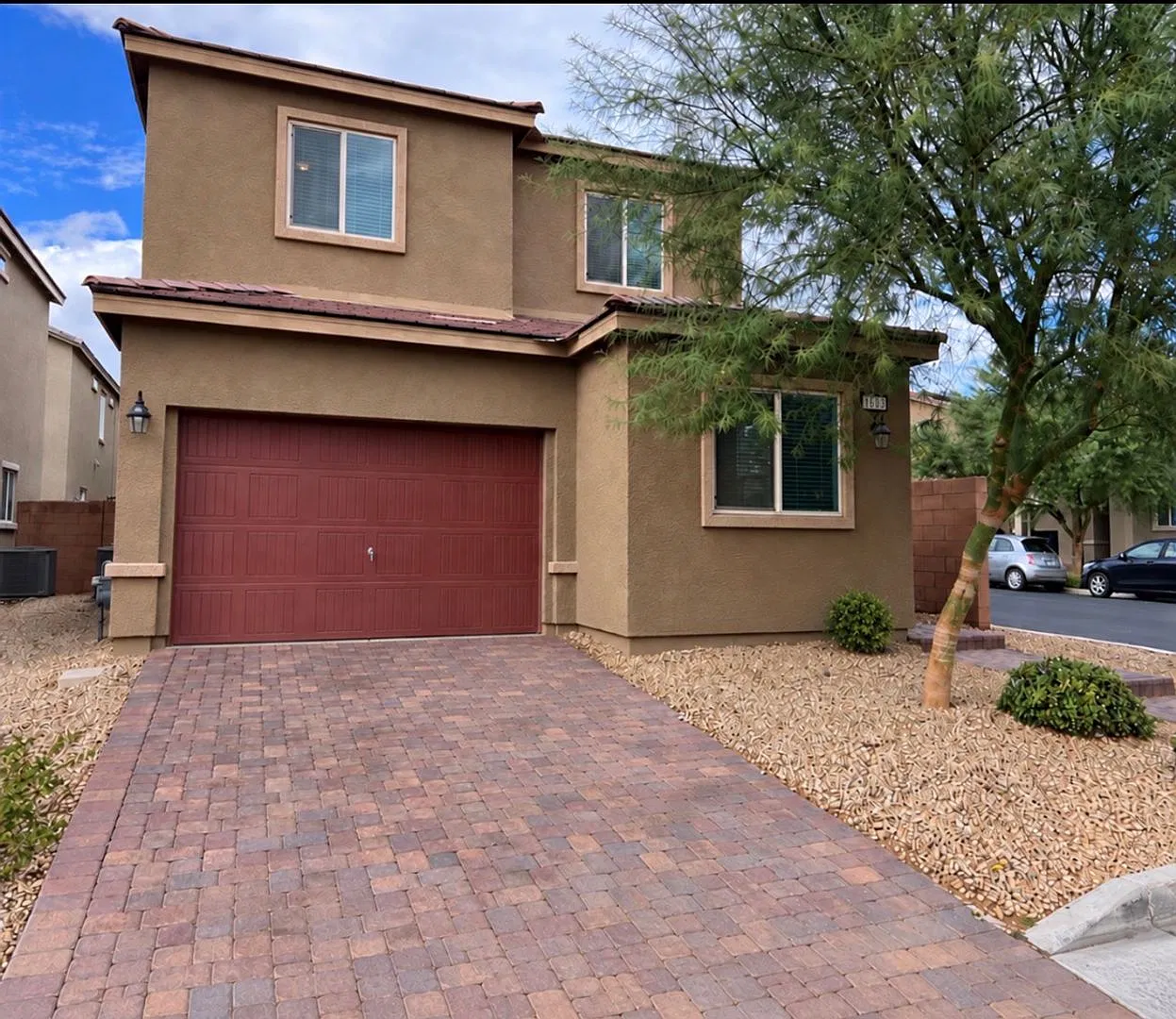 4 Bedroom Single Family / Newer Home — Photo 1
