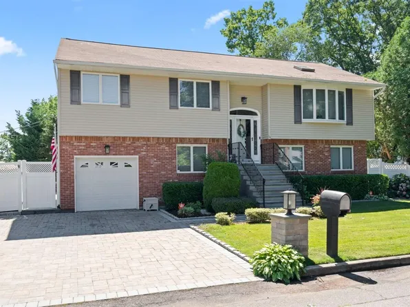 14 Birch Avenue, Huntington, NY 11743