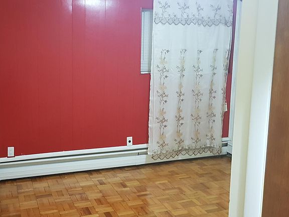 2nd image of 1427 Pelham Pkwy N