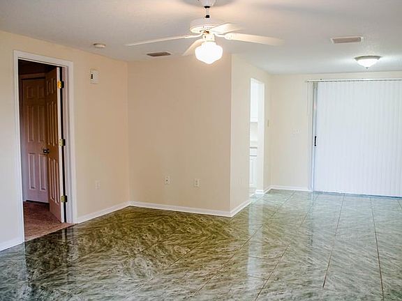 4th image of 1614 Smithfield Cir E