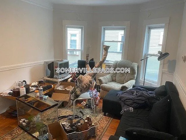 4 bed, 999 sqft, $5,000 — Photo 1