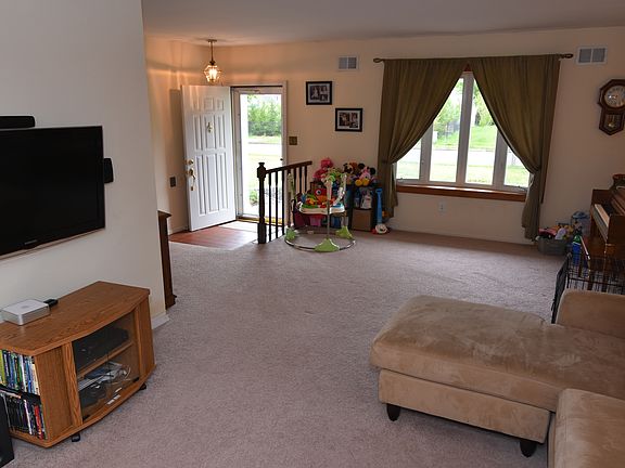 Entry Way/ Living Room