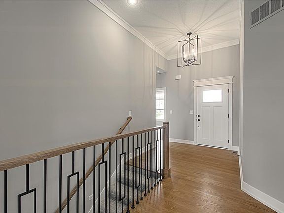 2nd image of 2316 Larkspur Ln