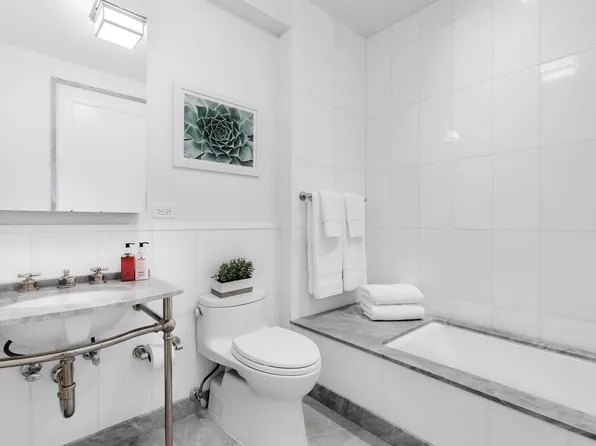 40 East 72nd Street image 15 of 17