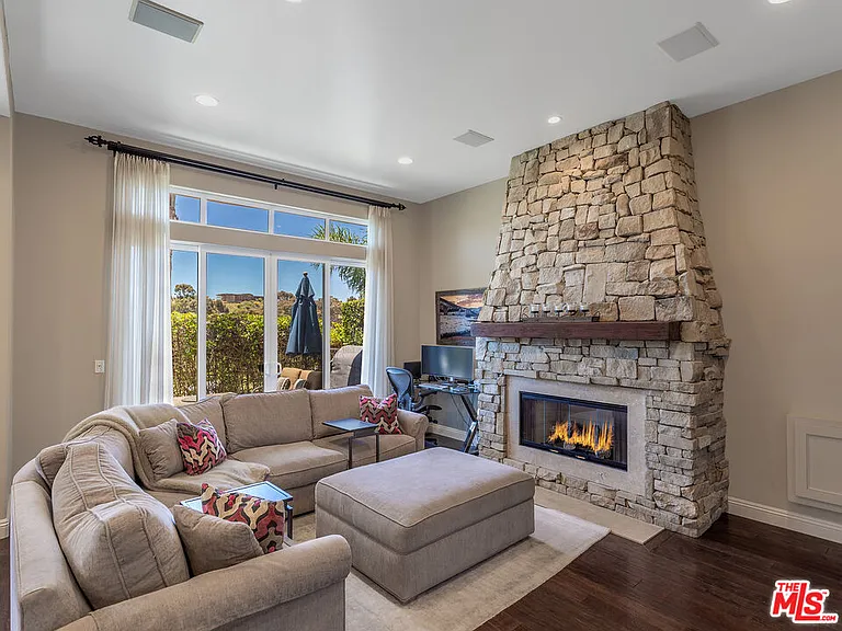 23949 De Ville Way — Photo 9