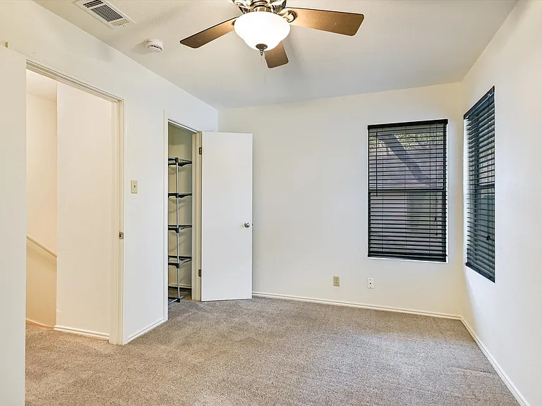 3500 Larchmont Cv #B — Photo 11