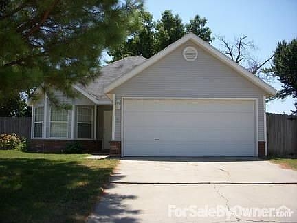 2nd image of 3557 Larch Pl