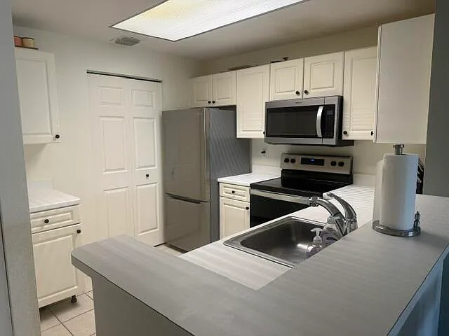 3 bed, 2.0 bath, 1361 sqft, $2,800 — Photo 4