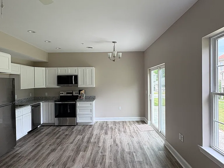 109 S Pine St — Photo 4