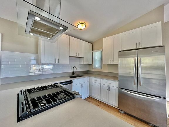 3rd image of 527 Sea Vale Ct