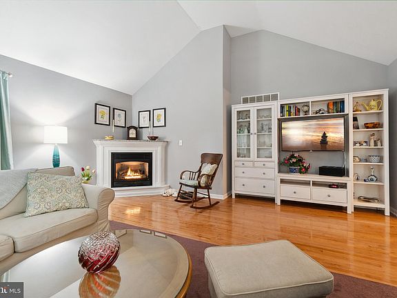 5th image of 26062 Holly Ln